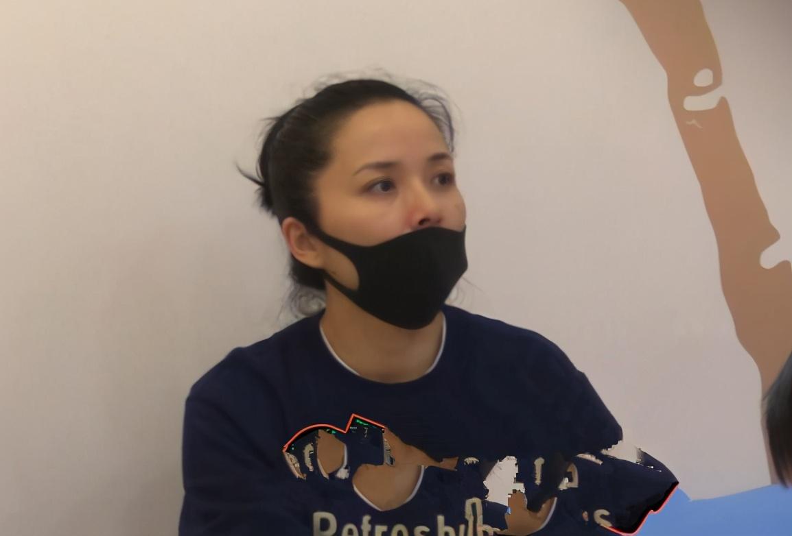 靳东的老婆_靳东第一任老婆是谁_靳东老婆