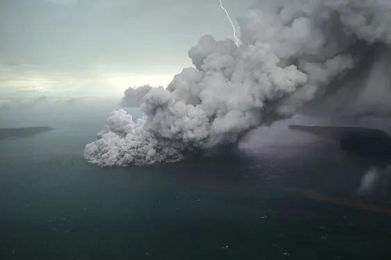火山为什么会爆发视频_富士山火山预计爆发时间_黄石公园火山还会爆发吗