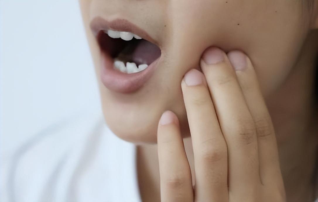 萎缩牙龈怎么治疗_萎缩的牙龈可以恢复吗_牙龈萎缩怎么办教你一招自愈