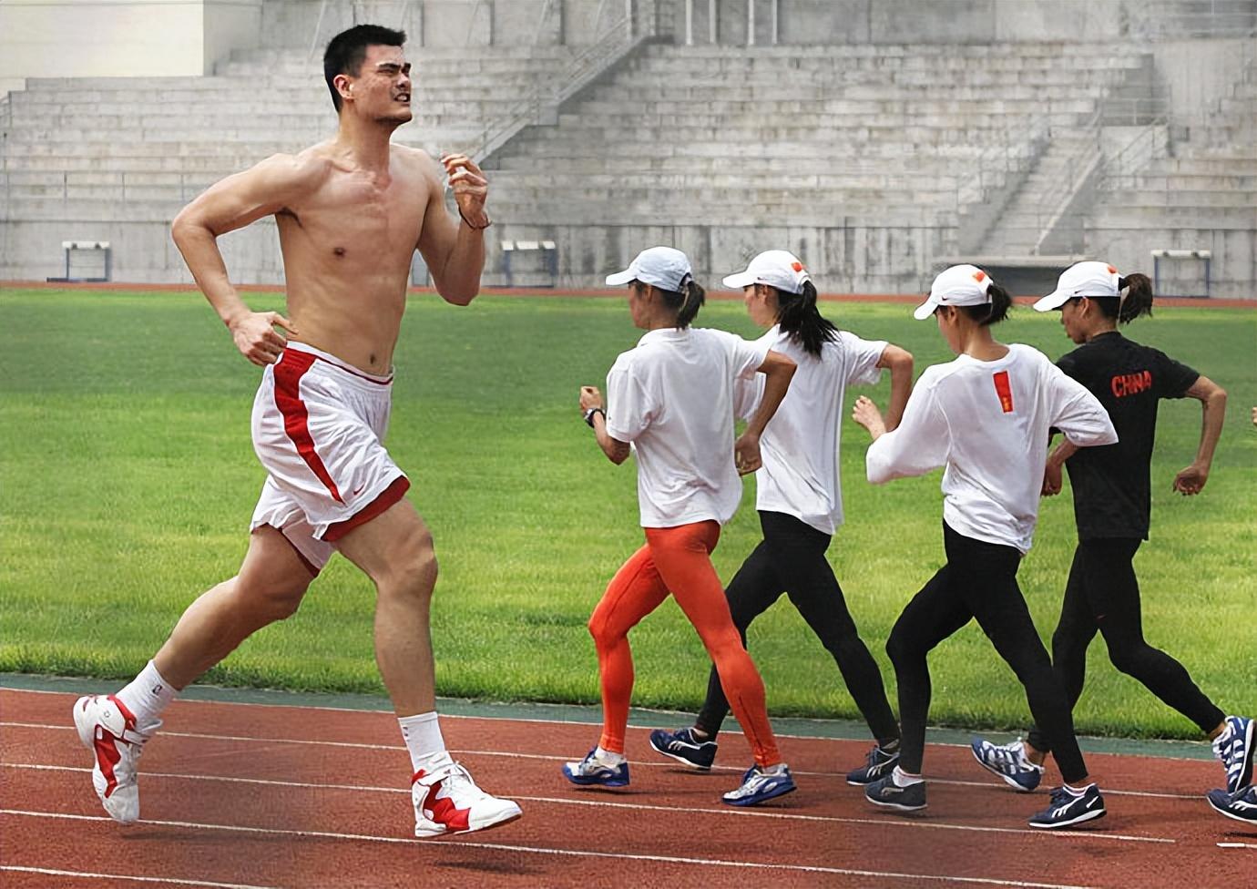 中长跑是多少米_体育中长跑是多少米_多少米算长跑多少米算短跑