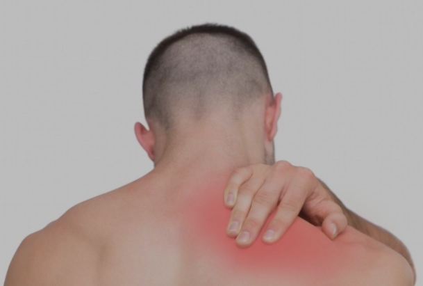 后背右肩胛骨疼痛位置图详解_右后背肩胛下疼痛部位对照表_后背疼右肩胛骨旁边痛