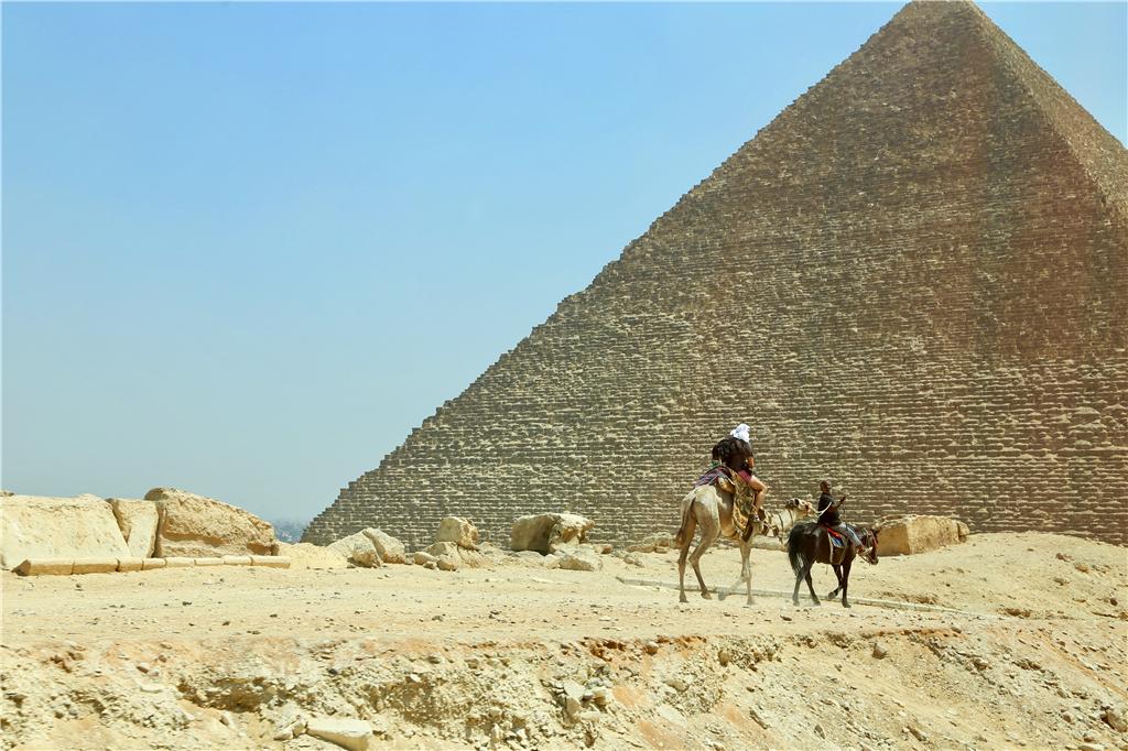 埃及金字塔在哪个城市_埃及金字塔城市全景图片_埃及金字塔城市有哪些